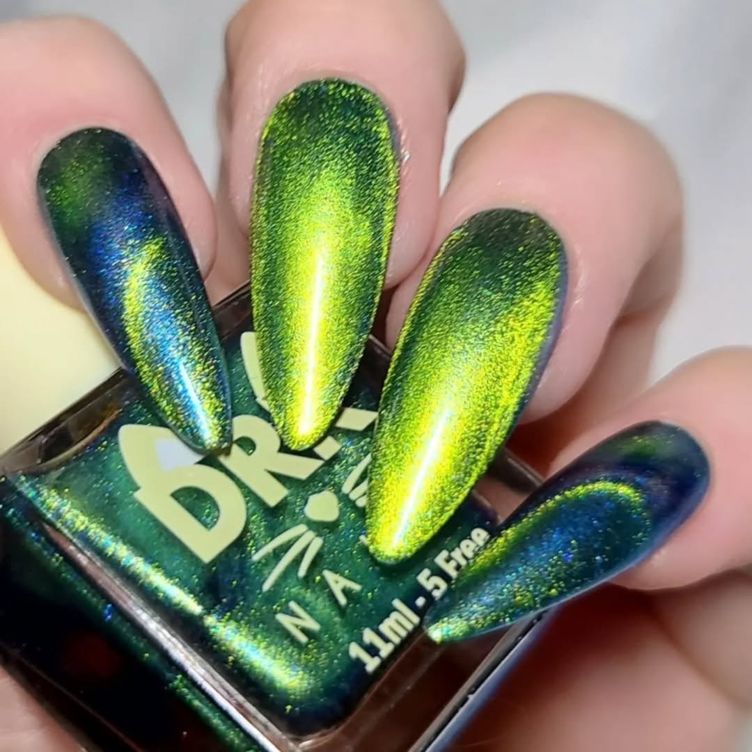 2025 Neon Teal Shadow Nails That Pop